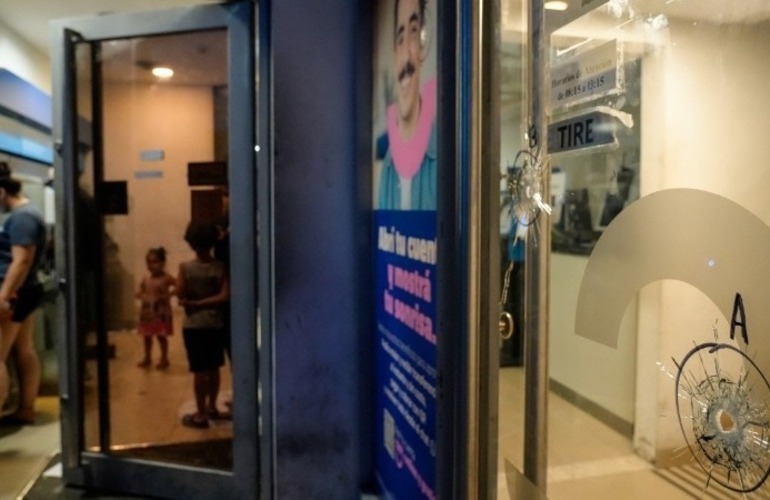 Balearon una sucursal bancaria en zona sur, cuando hab&iacute;a gente en el cajero
