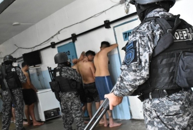 Imágenes de los traslados de reclusos de alto perfil en la cárcel de Piñero. (Gobierno de Santa Fe) Imágenes de los traslados de reclusos de alto perfil en la cárcel de Piñero. (Gobierno de Santa Fe)