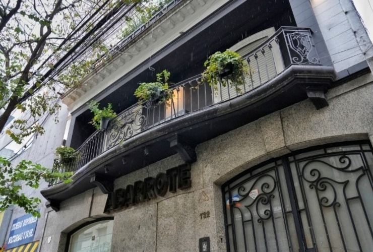 El frente del bar donde estaba el hombre herido. (Alan Monz&oacute;n/Rosario3)