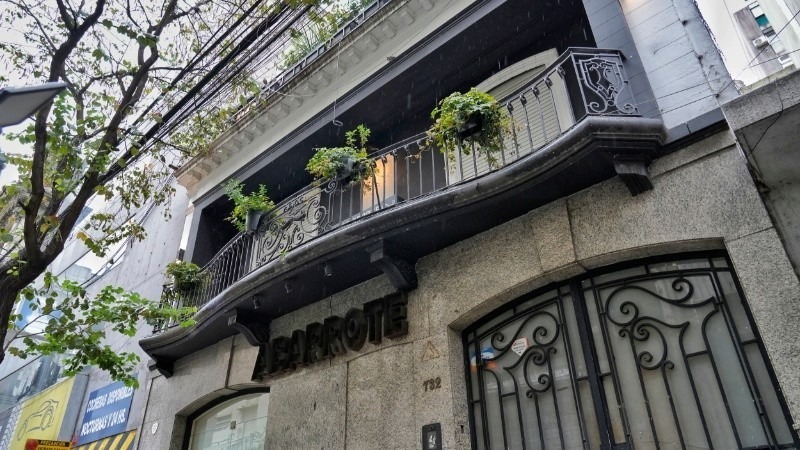 El frente del bar donde estaba el hombre herido. (Alan Monz&oacute;n/Rosario3)