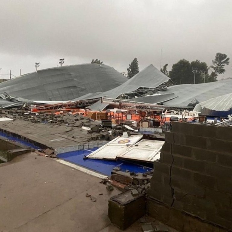 Imagen de Bah&iacute;a Blanca: al menos 13 muertos al caer el techo de un club en medio de una tempestad