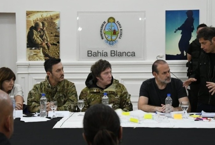 Javier Milei encabezó la reunión del comité de crisis en Bahía Blanca.