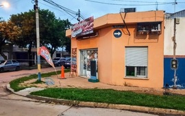 La fiambrer&iacute;a de Villa Gobernador G&aacute;lvez donde result&oacute; herido el due&ntilde;o en un ataque sin mediar palabras. (Imagen El Tres)