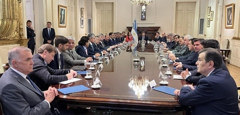 El primer encuentro del presidente Milei con los gobernadores dur&oacute; dos horas y media. (@OPEArg)