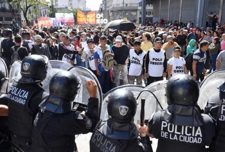 Los piqueteros esperan movilizar cerca de 40 mil personas en Buenos Aires. (Télam/Maximiliano Luna.)