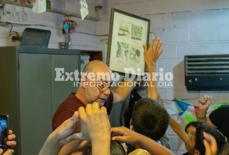 Imagen de Carlos Stenta entregó un regalo para El Galponcito