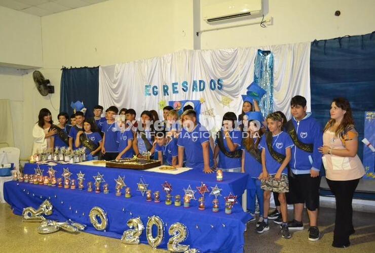 Imagen de La Escuela N°153 de Alvear llevó adelante el acto de colación para los alumnos de 7° grado