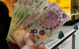 Imagen de Por la alta inflaci&oacute;n, el Banco Central prev&eacute; emitir billetes de $20.000 y $50.000