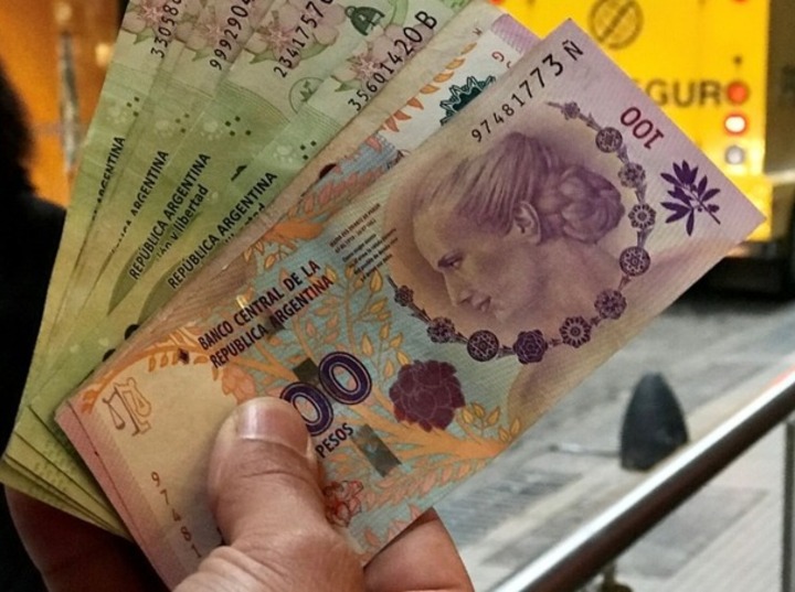 Imagen de Por la alta inflaci&oacute;n, el Banco Central prev&eacute; emitir billetes de $20.000 y $50.000