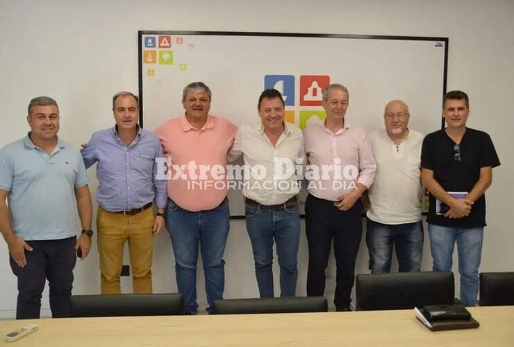 Imagen de Intendentes y presidentes comunales del Foro Portuario se reunieron en San Lorenzo.