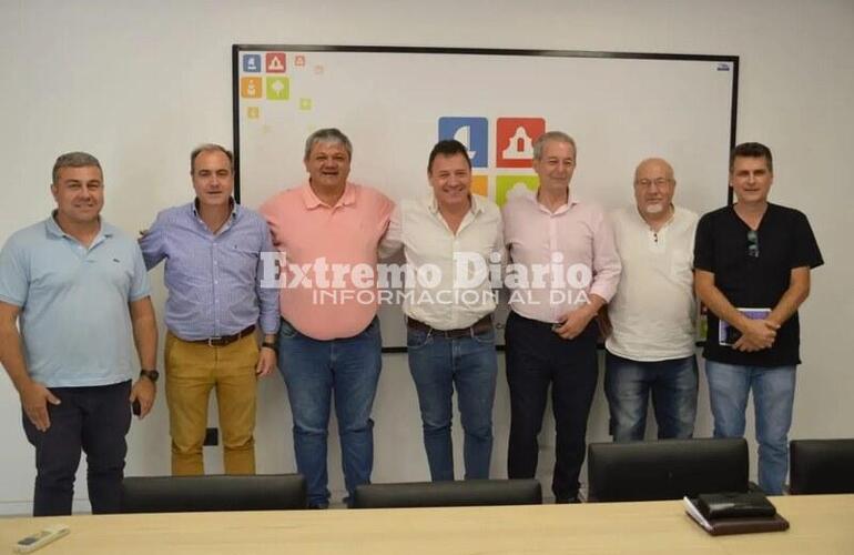 Imagen de Intendentes y presidentes comunales del Foro Portuario se reunieron en San Lorenzo.