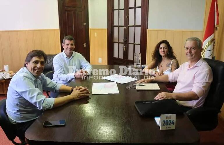 Imagen de Arroyo Seco: Reunión con el presidente comunal de Fighiera