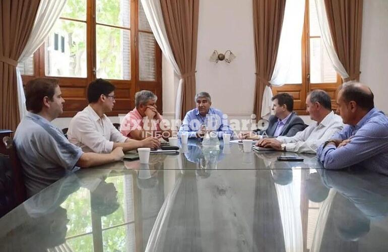 Imagen de Intendentes y presidentes comunales de la regi&oacute;n se reunieron con funcionarios provinciales