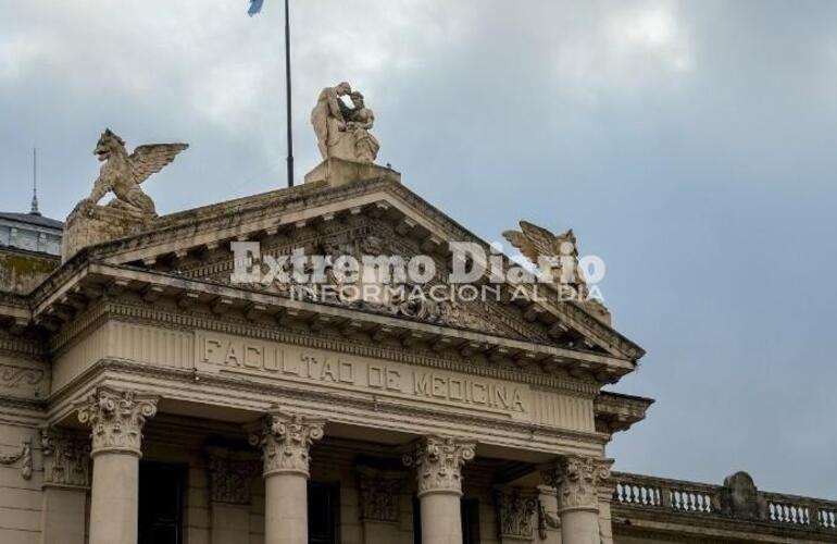 Imagen de La "ley ómnibus" de Milei habilita a las universidades públicas a cobrarle a extranjeros no residentes