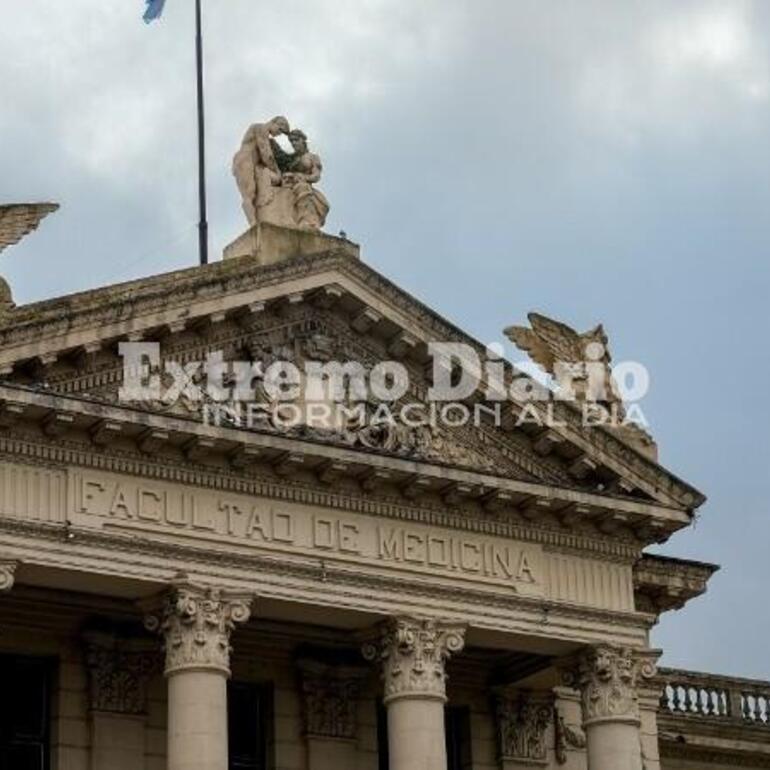 Imagen de La "ley &oacute;mnibus" de Milei habilita a las universidades p&uacute;blicas a cobrarle a extranjeros no residentes