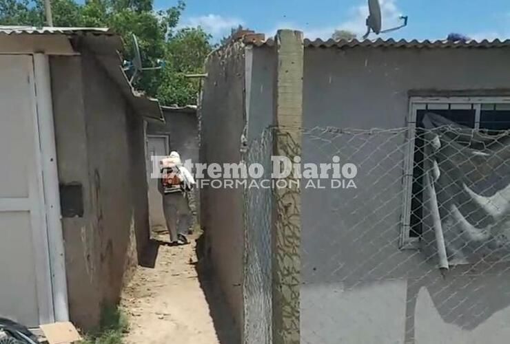 El personal haciendo trabajo de bloqueo en Independencia al 2000.