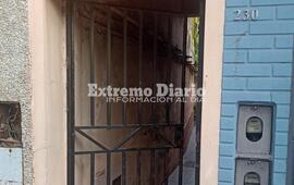 Imagen de Barretearon una puerta de rejas en zona centro