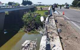 Imagen de Un fallecido y dos heridos graves tras choque m&uacute;ltiple en la autopista Rosario-Buenos Aires