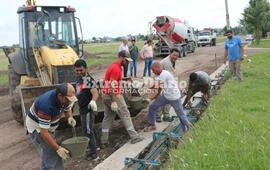 Imagen de Avanza la obra de cord&oacute;n cuneta en el loteo Zanchetta