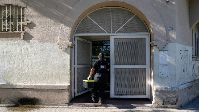 Personal policial trabaja en el edificio, que sigue atendiendo al p&uacute;blico con normalidad. (Rosario3)