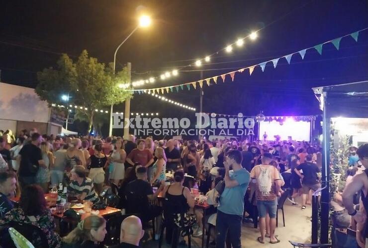 Imagen de Exitosa Fiesta Retro en Pueblo Esther