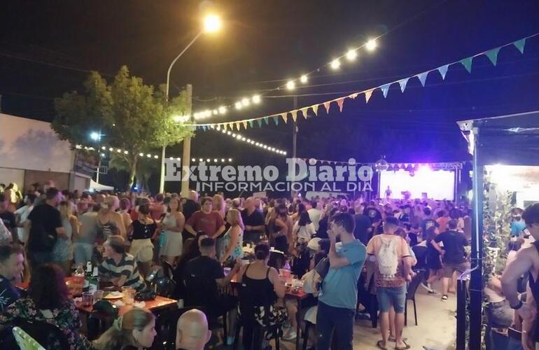 Imagen de Exitosa Fiesta Retro en Pueblo Esther