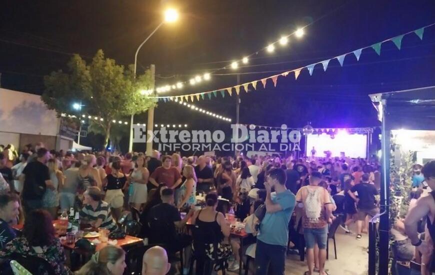 Imagen de Exitosa Fiesta Retro en Pueblo Esther