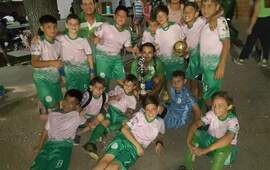 Imagen de Las inferiores de Amigos de la Estaci&oacute;n, finalizaron el 2023 con t&iacute;tulos, trofeos y medallas.
