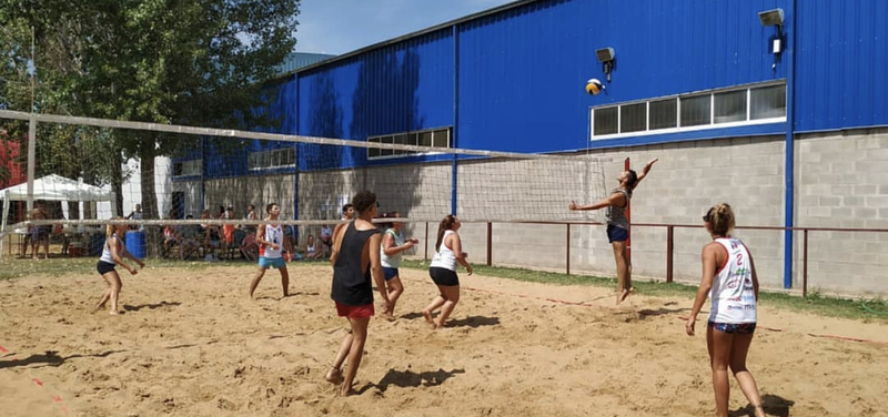 Imagen de Inici&oacute; la Escuela de Beach V&oacute;ley Mixto en Talleres.