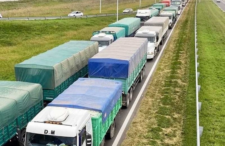 Imagen de Se esperan m&aacute;s de 2 millones de camiones a los puertos de Santa Fe por una �cosecha hist&oacute;rica�