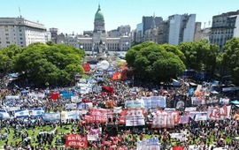 Imagen de La CGT hizo su primer paro contra Milei y pidi&oacute; �no traicionar� a trabajadores
