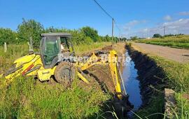 Imagen de Arroyo Seco: Zanjeo y limpieza de canales y desag&uuml;es