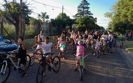 Imagen de Exitosa Bicicleteada y Inauguraci&oacute;n de P&eacute;rgola Solar en Albarellos