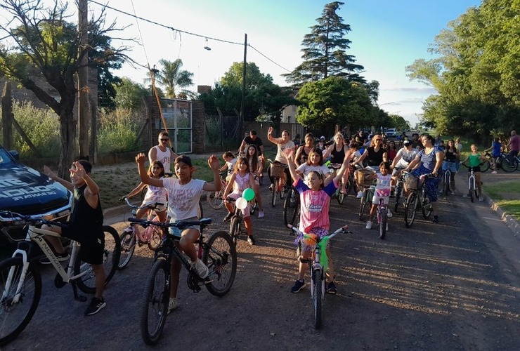 Imagen de Exitosa Bicicleteada y Inauguración de Pérgola Solar en Albarellos