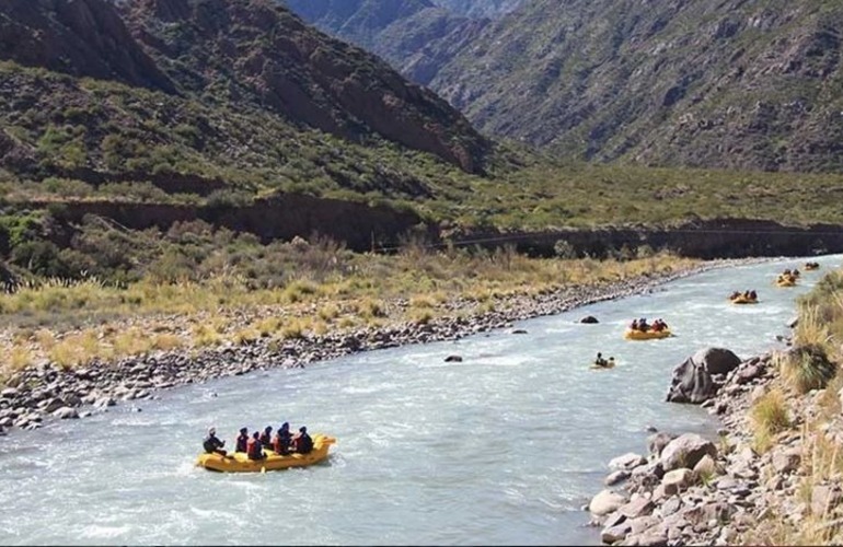 Imagen de Murió ahogado arrastrado por el río tras caer de un bote de rafting en Mendoza