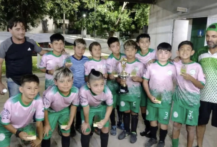 Imagen de La categoría 2013 de Los Amigos de la Estación, fue Subcampeona en San Nicolás.