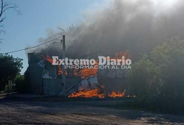 Imagen de Fighiera: Incendio en un frigor&iacute;fico de pescados