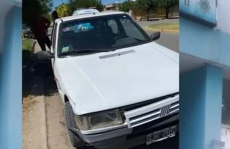 La foto del Fiat Duna que se viraliz&oacute; por redes sociales.