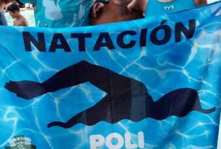 Imagen de Nadadores del Polideportivo de Pueblo Esther, se destacaron en el Federativo de Rosario.