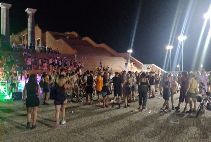 Imagen de Desactivan una fiesta electr&oacute;nica sin autorizaci&oacute;n con mil personas en el Parque Espa&ntilde;a