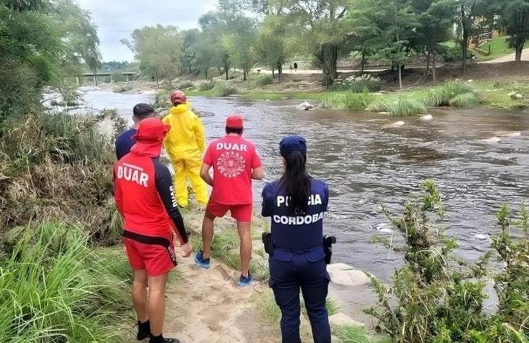 El joven fallecido tenía 37 años, era policía en Santa Rosa, La Pampa. En tanto, su pareja tenía 35 años y era de nacionalidad uruguaya.