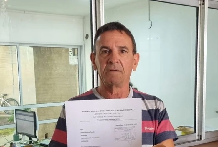 Sergio Gaudio ingres&oacute; la nota por mesa de entrada del palacio.