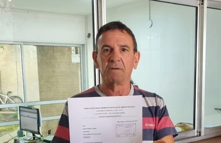 Sergio Gaudio ingres&oacute; la nota por mesa de entrada del palacio.