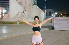 Imagen de La atleta de Fighiera, Anabella Robaina, corrió el 'Fondo de la Amistad' Rosario a San Lorenzo.