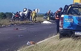 Imagen de Cinco muertos de una misma familia por un choque entre un autom&oacute;vil y un cami&oacute;n en Corrientes