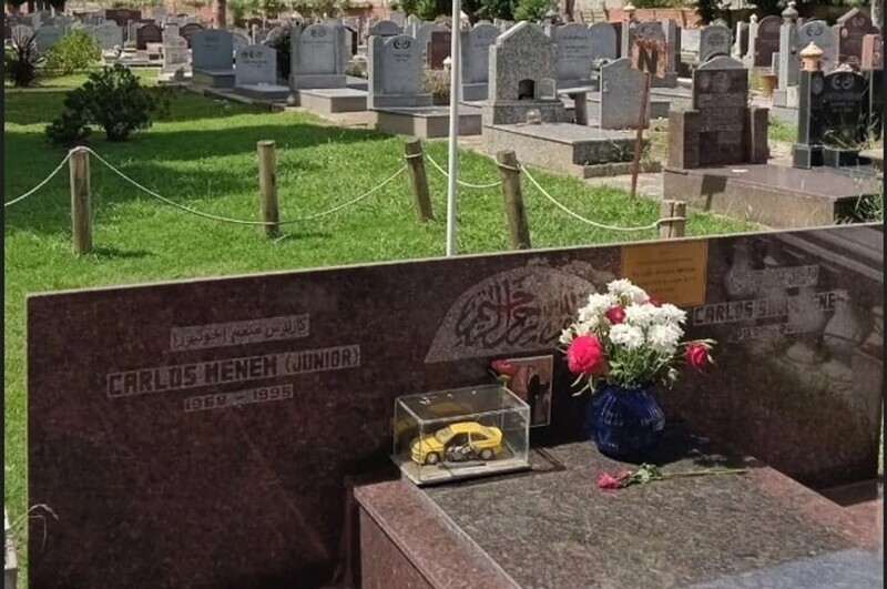 Imagen de Profanaron las tumbas de Carlos Menem y su hijo en el Cementerio Isl&aacute;mico