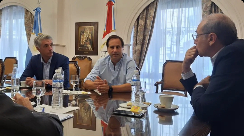 Imagen de Ferri se reuni&oacute; con integrantes de la Bolsa de Comercio.