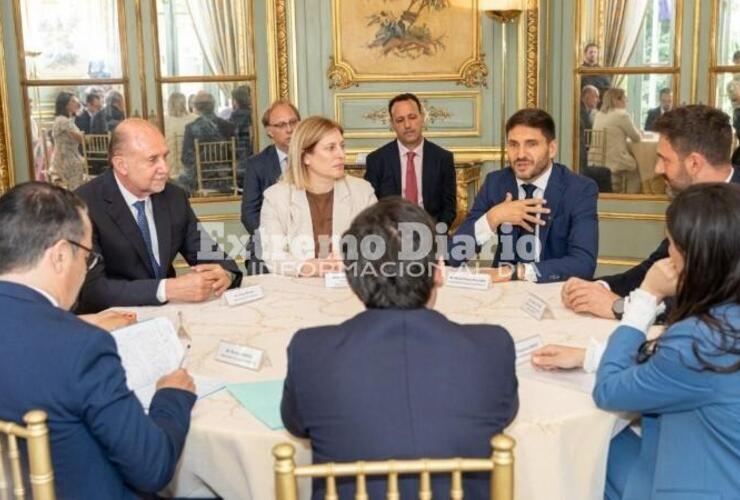 Imagen de Perotti acompañó a Pullaro en la firma de un convenio millonario con Francia para energías renovables