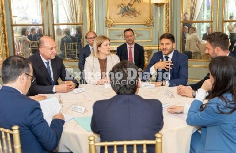 Imagen de Perotti acompañó a Pullaro en la firma de un convenio millonario con Francia para energías renovables