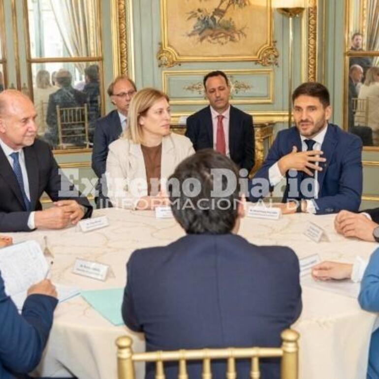 Imagen de Perotti acompañó a Pullaro en la firma de un convenio millonario con Francia para energías renovables